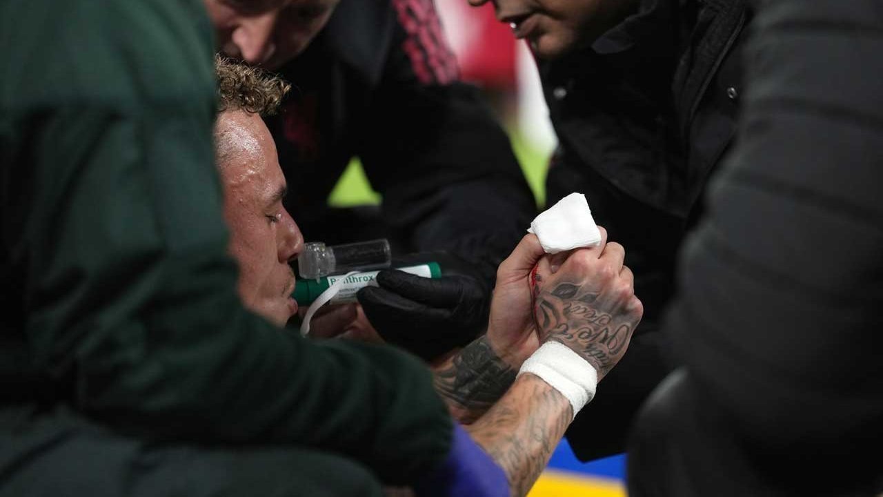 Cedera Horor Noa Lang di Anfield: Jari Putus jadi Bagian Malam Kelam Galatasaray di Tengah Pesta Liverpool Cedera Horor Noa Lang di Anfield: Jari Putus jadi Bagian Malam Kelam Galatasaray di Tengah Pesta Liverpool
