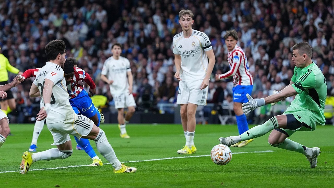 Huijsen Puji Mentalitas Militan Real Madrid: Memuji Vinicius Junior dan Membela Fede Valverde Huijsen Puji Mentalitas Militan Real Madrid: Memuji Vinicius Junior dan Membela Fede Valverde