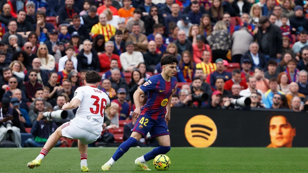 Dilema Xavi Espart bagi Barcelona: Bek Kanan dengan Jiwa Gelandang Dilema Xavi Espart bagi Barcelona: Bek Kanan dengan Jiwa Gelandang