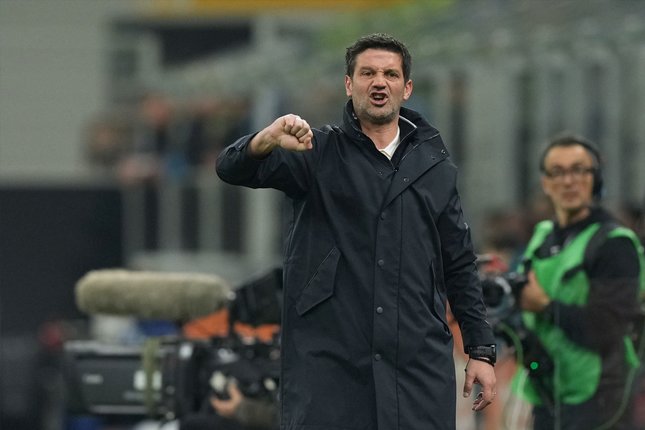 Lempar Tekanan ke Chivu Lempar Tekanan ke Chivu