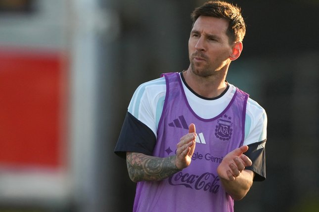 Perbandingan dengan Rekor Masa Muda Lionel Messi Perbandingan dengan Rekor Masa Muda Lionel Messi