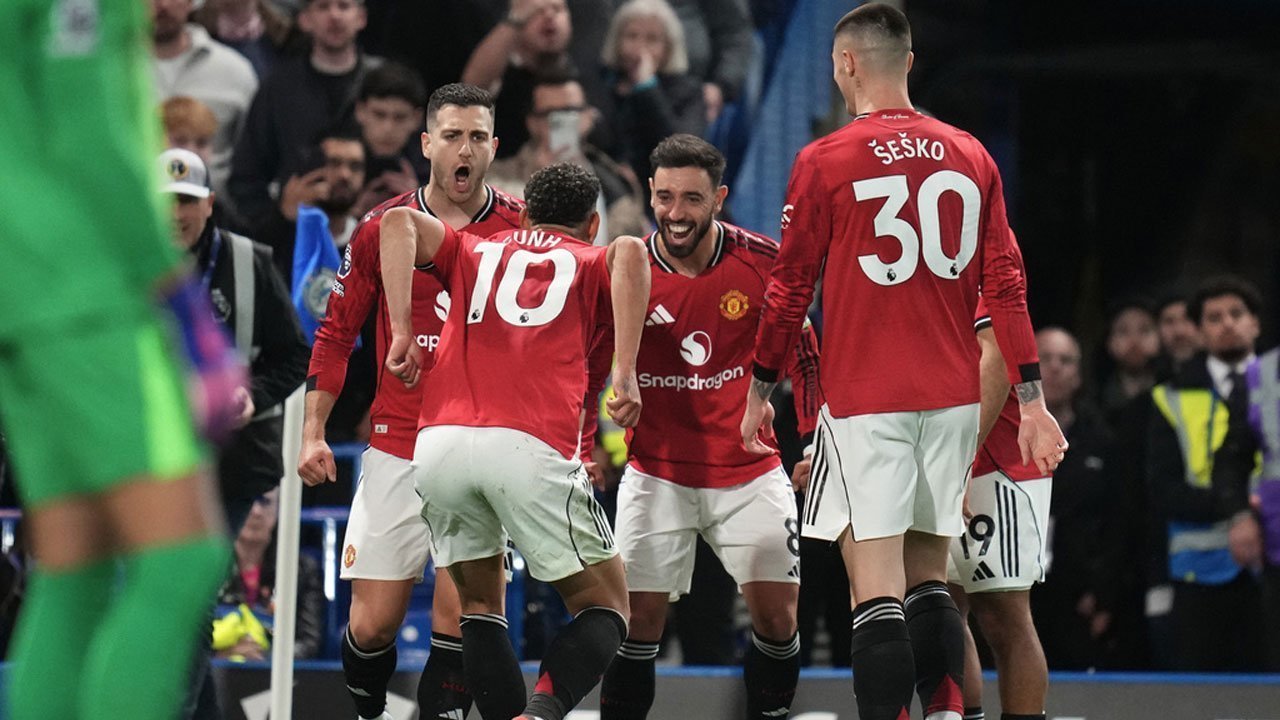 Saran Gary Neville Usai MU Kalahkan Liverpool: Jual Mason Mount, Beli 4 Pemain Baru untuk Manchester United! Saran Gary Neville Usai MU Kalahkan Liverpool: Jual Mason Mount, Beli 4 Pemain Baru untuk Manchester United!
