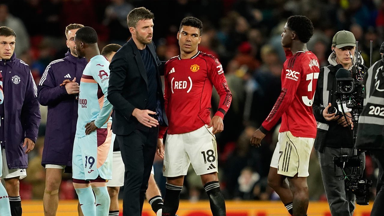 Man Utd vs Brentord Dimenangkan, Kini Carrick Incar 3 Poin di Duel MU vs Liverpool
