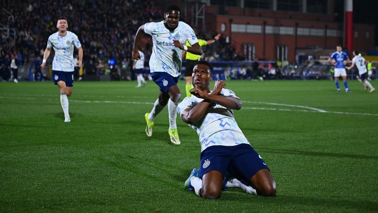 Dumfries Jelaskan Rahasia Inter Milan Tetap Ganas di Markas Como