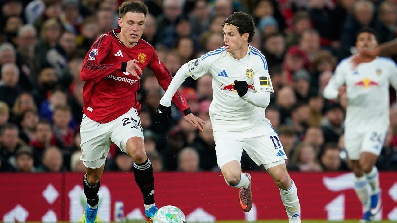 Kutukan Manuel Ugarte di Man United, Performa Buruk Sang Gelandang Jadi Sorotan Usai Kekalahan dari Leeds Kutukan Manuel Ugarte di Man United, Performa Buruk Sang Gelandang Jadi Sorotan Usai Kekalahan dari Leeds