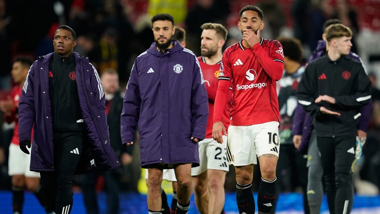 Rapor Pemain Manchester United Saat Dikalahkan Leeds: Martinez Sembrono, Mazraoui Payah, Magis Fernandes Permanen! Rapor Pemain Manchester United Saat Dikalahkan Leeds: Martinez Sembrono, Mazraoui Payah, Magis Fernandes Permanen!