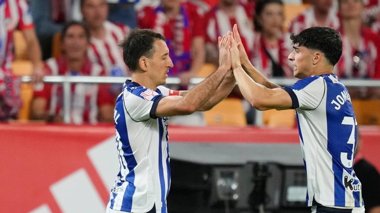Barcelona Jajaki Alternatif Alessandro Bastoni, Deco Temui Agen Bek Real Sociedad Barcelona Jajaki Alternatif Alessandro Bastoni, Deco Temui Agen Bek Real Sociedad