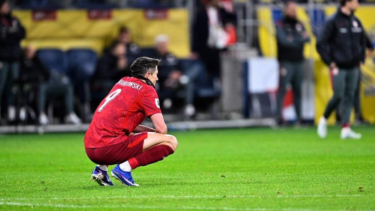 Robert Lewandowski Galau Usai Gagal ke Piala Dunia, Isyaratkan Masa Depannya di Timnas Belum Jelas
