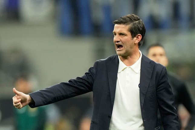 Chivu Bukan Mourinho Chivu Bukan Mourinho