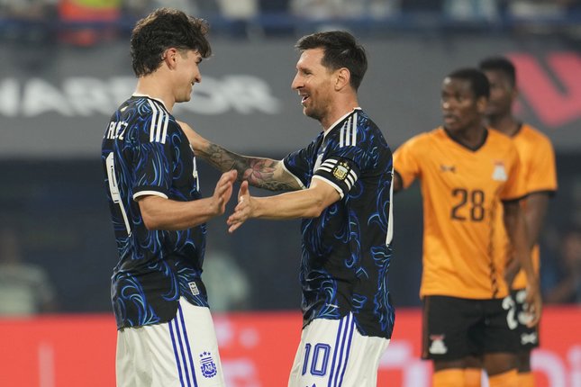 Messi cs Dibangunkan Sirene Tornado Messi cs Dibangunkan Sirene Tornado
