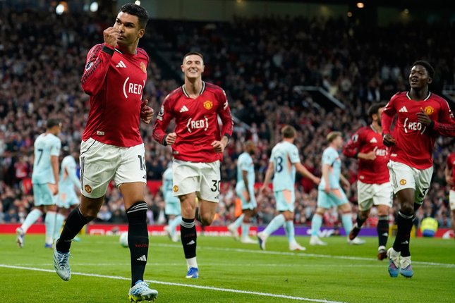 Manchester United Menjauh dari Liverpool Manchester United Menjauh dari Liverpool