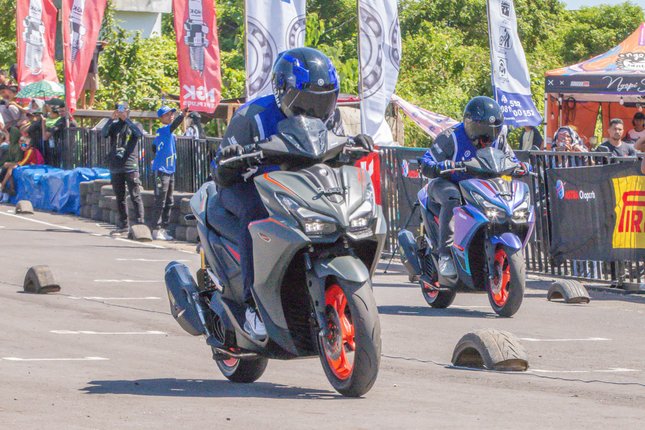 Yamalube Turbo Matic Drag Battle dan Dyno Jet Yamalube Turbo Matic Drag Battle dan Dyno Jet