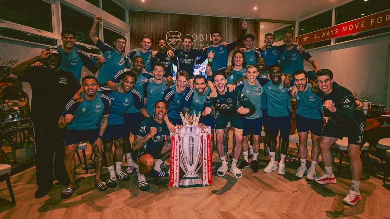 Arsenal Juara Liga Inggris, Netizen Meradang: Dibantu PGMOL!