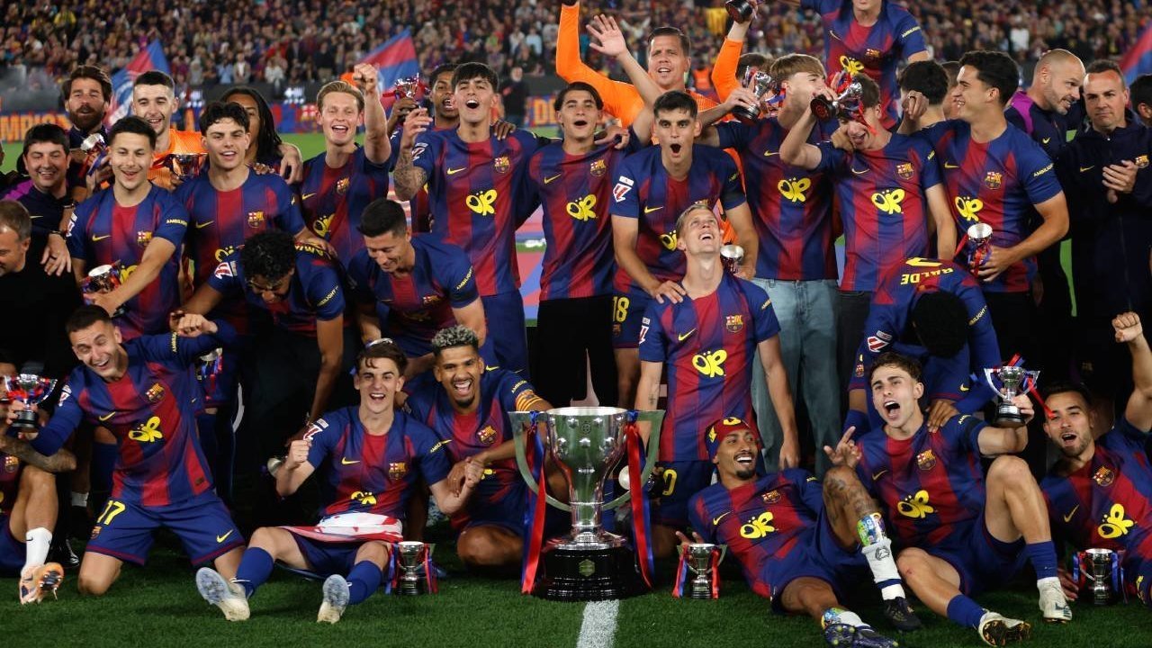 Hansi Flick Haru, Barcelona Juara La Liga di Tengah Duka Pribadi Hansi Flick Haru, Barcelona Juara La Liga di Tengah Duka Pribadi