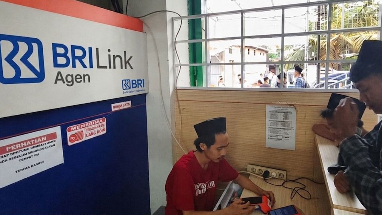 Cerita dari Sudut Lirboyo: Ketika Toko Kecil Menjadi Nadi Transaksi dan Jawara BRILink Nasional Cerita dari Sudut Lirboyo: Ketika Toko Kecil Menjadi Nadi Transaksi dan Jawara BRILink Nasional