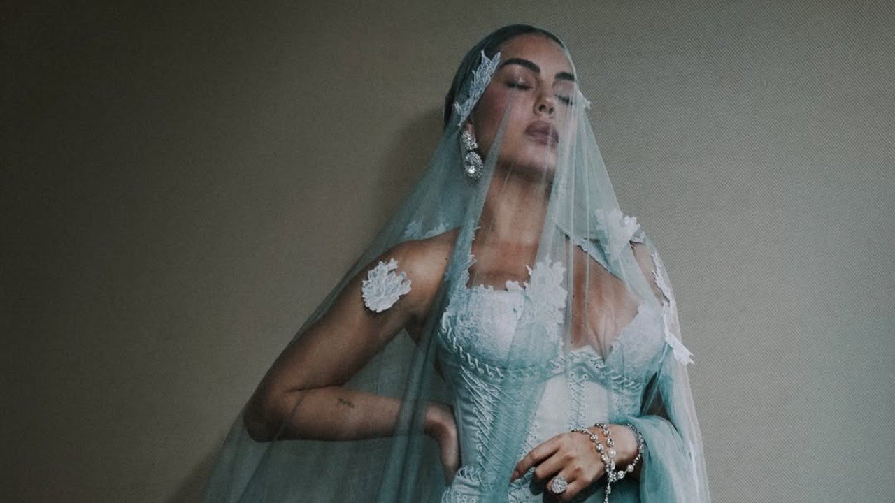 Tentang Pernikahan 'Diam-Diam' Cristiano Ronaldo dan Georgina Rodriguez: Hanya 4 Saksi dan Teken Prenup Tentang Pernikahan 'Diam-Diam' Cristiano Ronaldo dan Georgina Rodriguez: Hanya 4 Saksi dan Teken Prenup