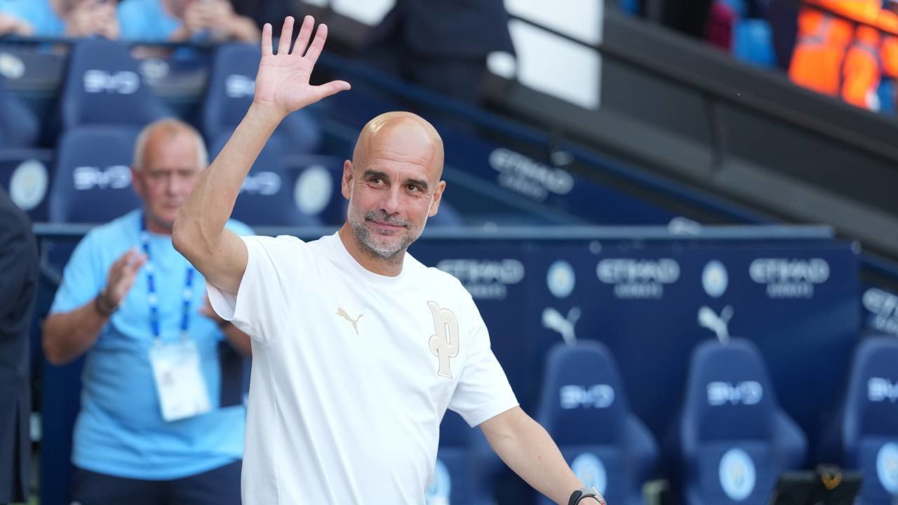 Manchester City Lelang Isi Kantor Pep Guardiola, dari Lampu Meja hingga Cangkir Kopi Manchester City Lelang Isi Kantor Pep Guardiola, dari Lampu Meja hingga Cangkir Kopi