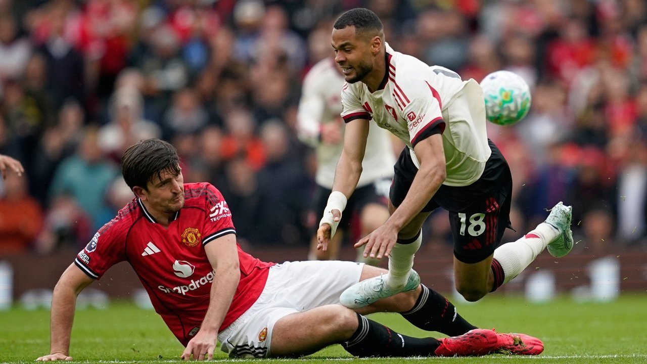 MU vs Liverpool: Aksi Nekat Harry Maguire Jadi 'Kepala Besi' Undang Decak Kagum Fans Setan Merah MU vs Liverpool: Aksi Nekat Harry Maguire Jadi 'Kepala Besi' Undang Decak Kagum Fans Setan Merah