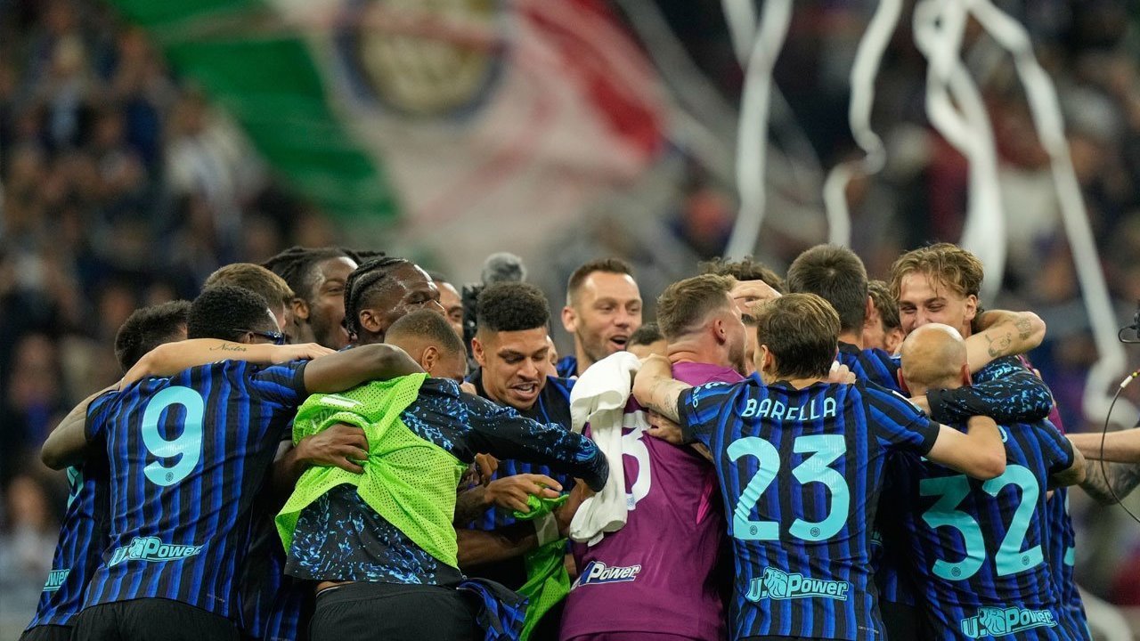 Inter Milan Bangkit dari Kekecewaan Treble untuk Meraih Scudetto Serie A Inter Milan Bangkit dari Kekecewaan Treble untuk Meraih Scudetto Serie A