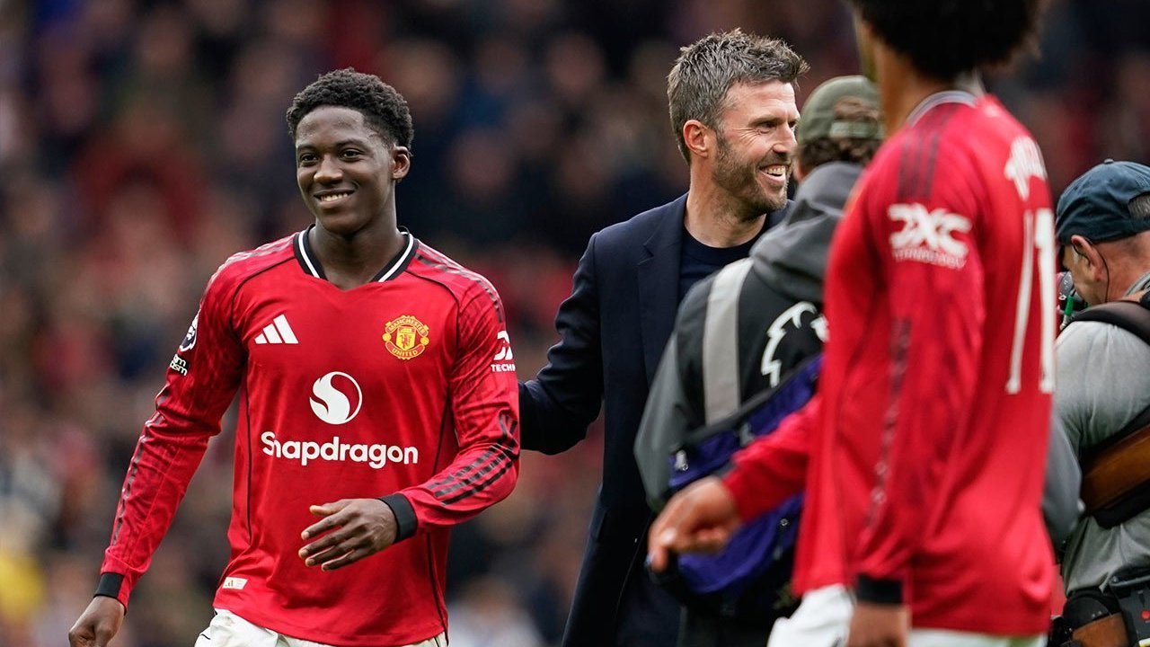 Mainoo Sebut Pemain MU Siap 'Mati' Untuknya, Begini Respon Rendah Hati Michael Carrick Mainoo Sebut Pemain MU Siap 'Mati' Untuknya, Begini Respon Rendah Hati Michael Carrick