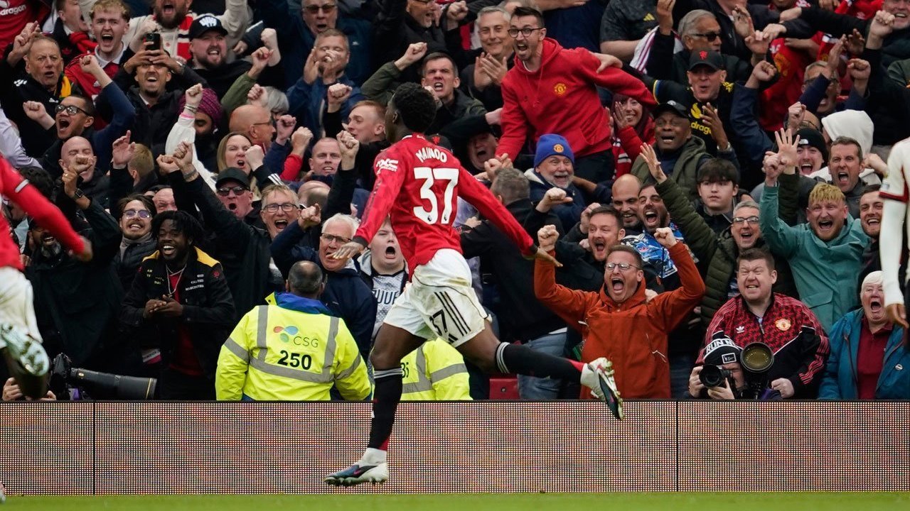 Rapor Pemain MU Saat Kalahkan Liverpool 3-2: Kobbie Mainoo Jadi Pahlawan, Senne Lammens Nyaris Jadi Biang Petaka