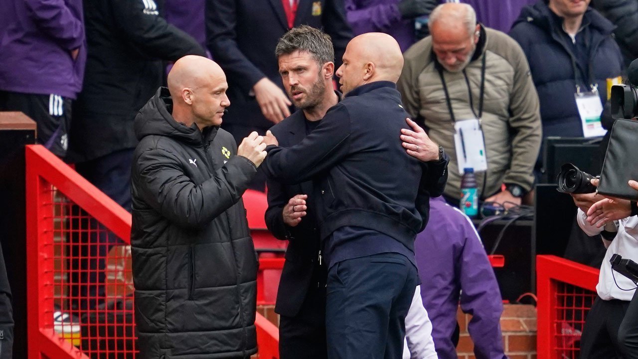 Arne Slot Samai Rekor Buruk Rodgers Usai Liverpool Tumbang di Old Trafford, Alarm Bahaya Menyala? Arne Slot Samai Rekor Buruk Rodgers Usai Liverpool Tumbang di Old Trafford, Alarm Bahaya Menyala?
