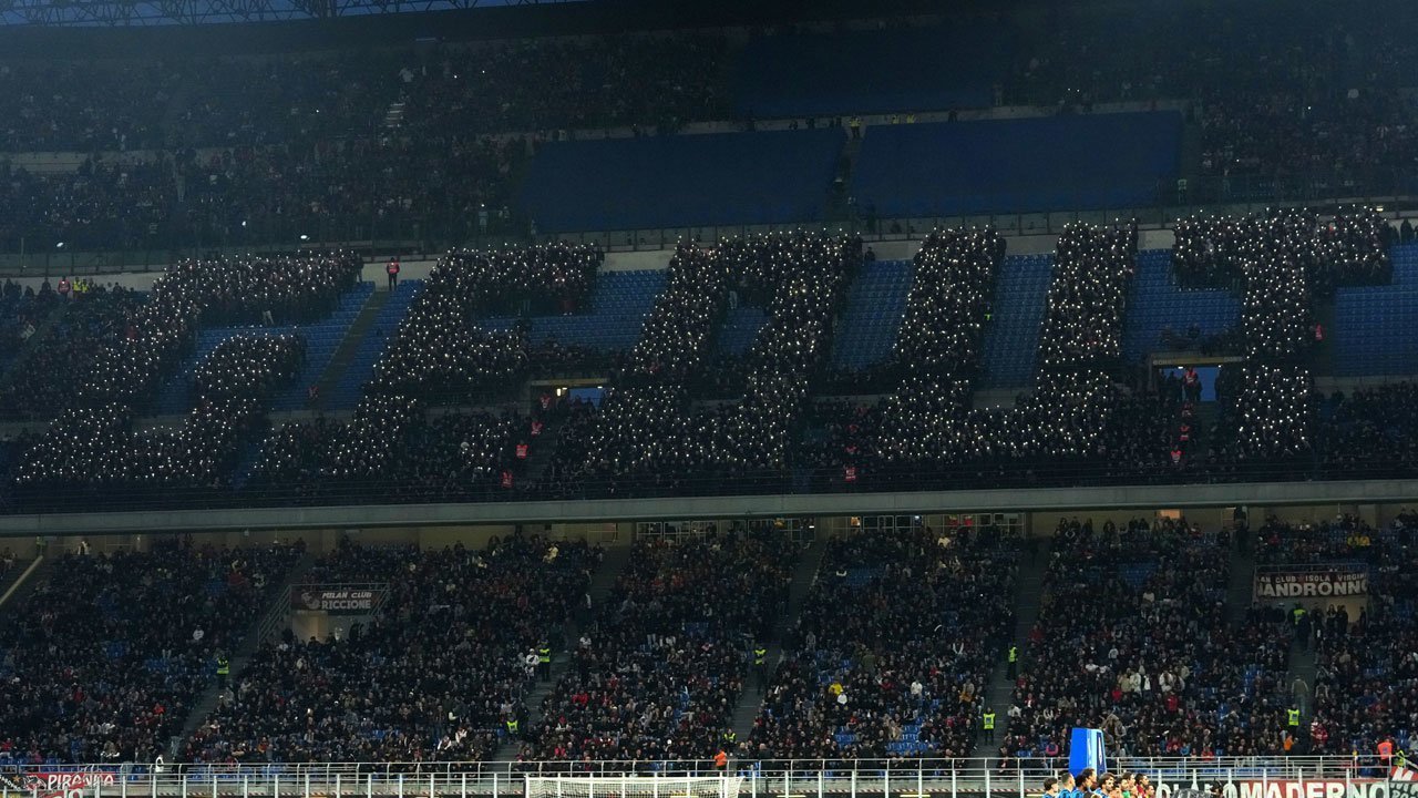 Curva Sud Murka! Ultras Milan Desak Furlani Pergi dan Semprot Habis Pemain Rossoneri Curva Sud Murka! Ultras Milan Desak Furlani Pergi dan Semprot Habis Pemain Rossoneri