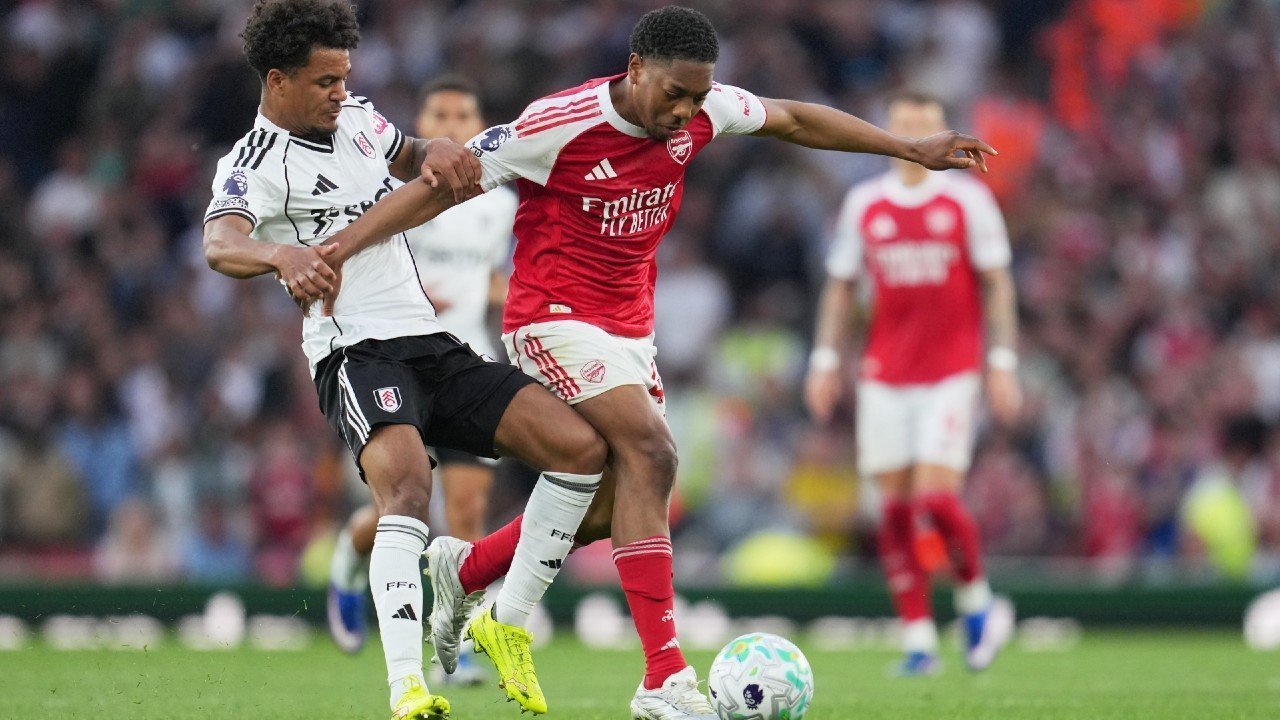 Manchester United Bisa Rampungkan 7 Transfer, Termasuk Myles Lewis-Skelly