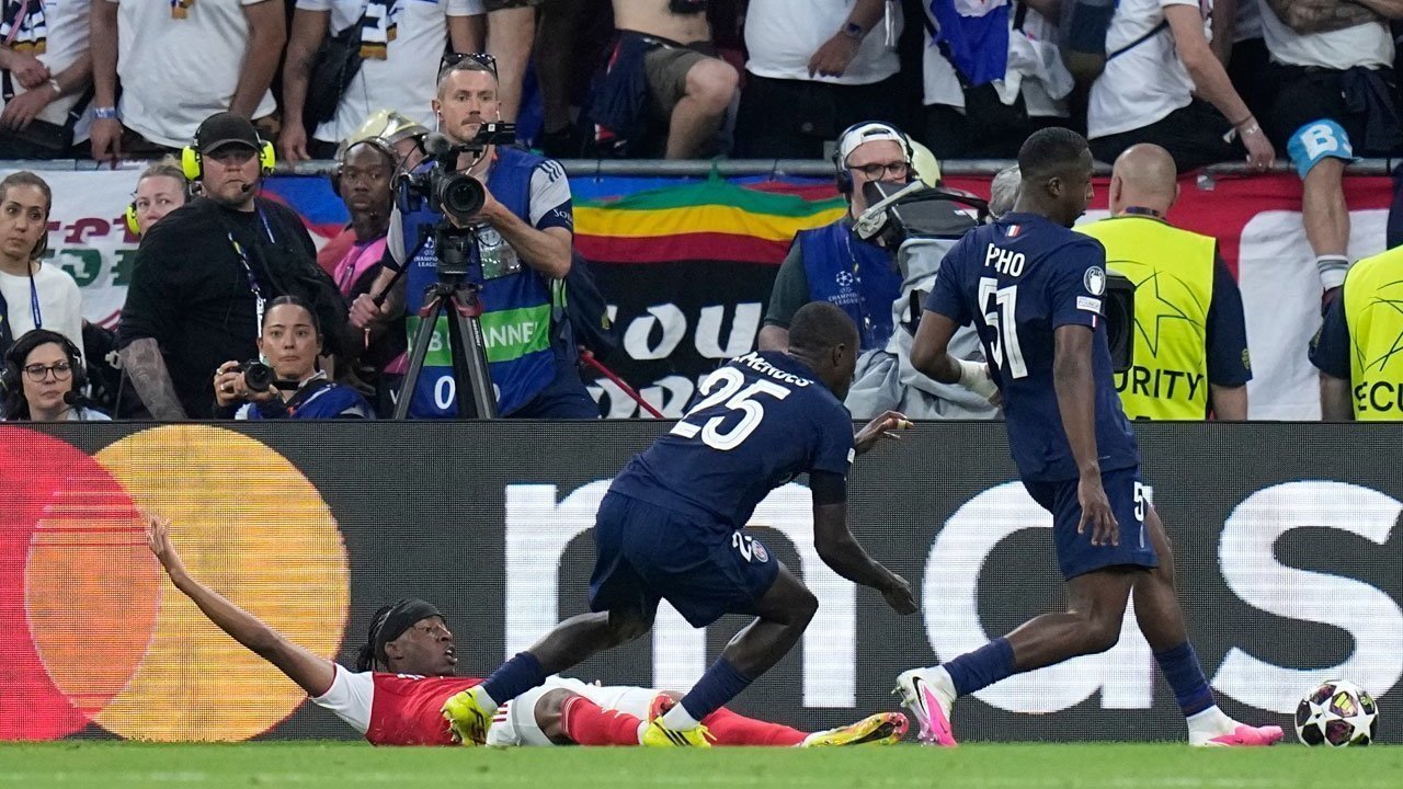Momen Final Liga Champions: Noni Madueke Dijatuhkan Nuno Mendes, Haruskah Arsenal Dapat Penalti?