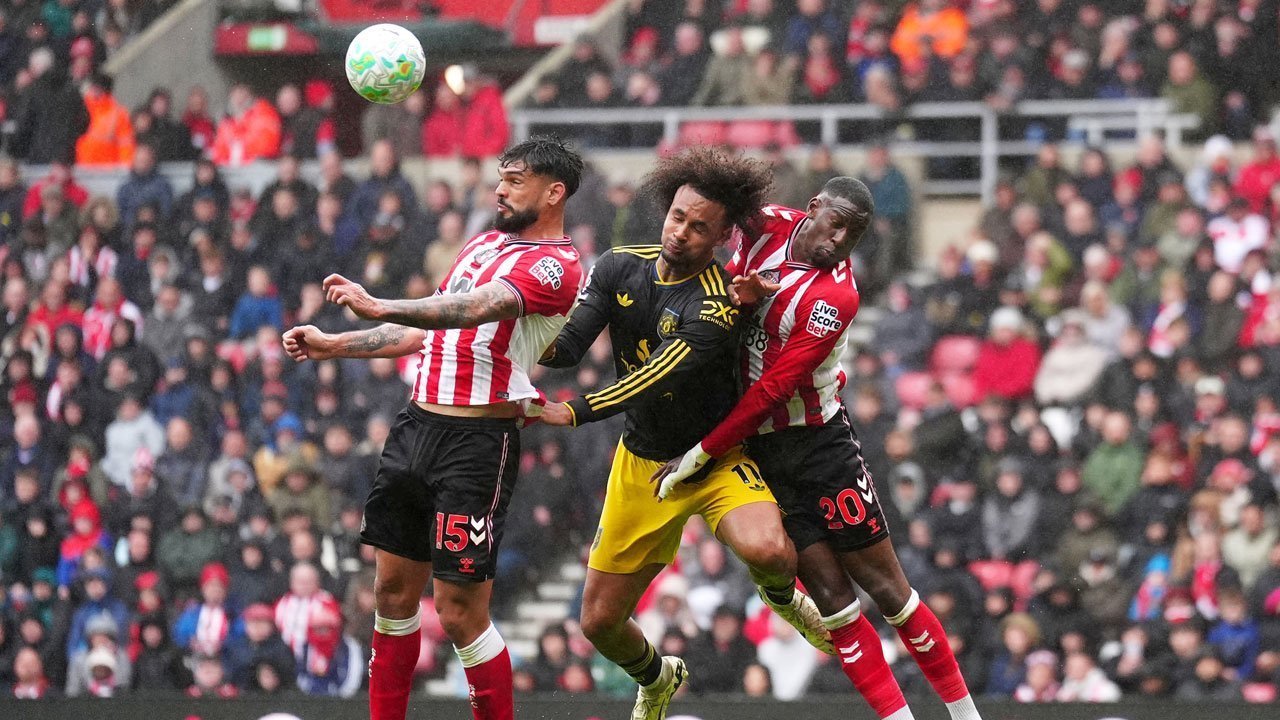 Rapor Pemain Man United Saat Imbang 0-0 Lawan Sunderland: Lammens Bersinar, Zirkzee Melempem! Rapor Pemain Man United Saat Imbang 0-0 Lawan Sunderland: Lammens Bersinar, Zirkzee Melempem!