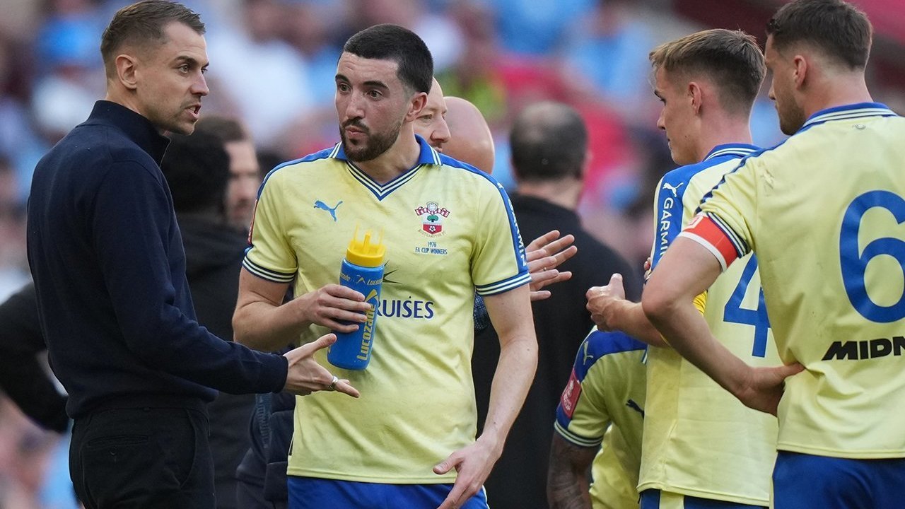 Mengupas Skandal Spygate Southampton: Ketahuan Memata-matai, tapi Tak Pernah Menang Mengupas Skandal Spygate Southampton: Ketahuan Memata-matai, tapi Tak Pernah Menang