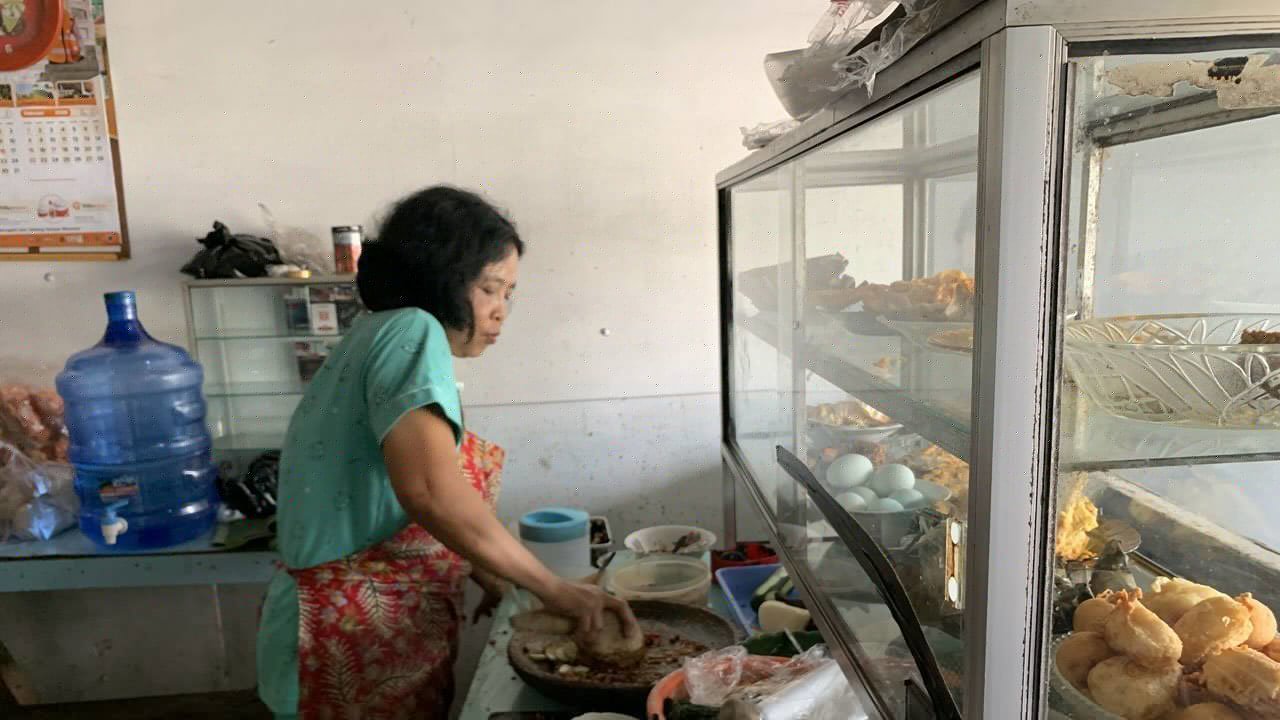 Sepiring Rujak Cingur dan Cerita Manfaat KUR BRI Bagi Warung Mbak Mis Sepiring Rujak Cingur dan Cerita Manfaat KUR BRI Bagi Warung Mbak Mis