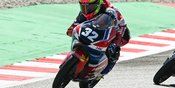 Kiandra Ramadhipa Kumandangkan 'Indonesia Raya' Usai Menangi Balapan Moto3 Junior 2026 Seri Portugal