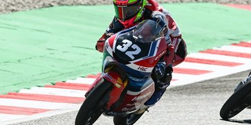 Kiandra Ramadhipa Kumandangkan 'Indonesia Raya' Usai Menangi Balapan Moto3 Junior 2026 Seri Portugal Kiandra Ramadhipa Kumandangkan 'Indonesia Raya' Usai Menangi Balapan Moto3 Junior 2026 Seri Portugal