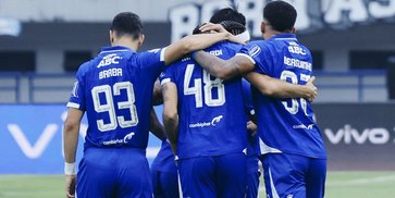 Hadapi Musim yang Padat, Persib Kelola Fisik dan Mental
