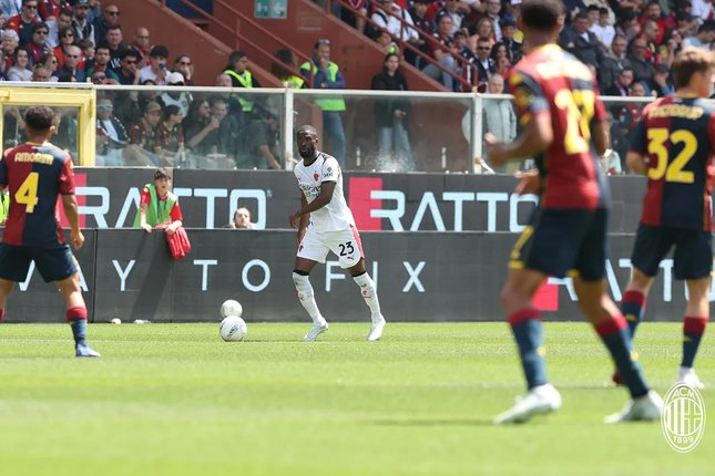 Lini Belakang Milan Mulai Menunjukkan Perbaikan Lini Belakang Milan Mulai Menunjukkan Perbaikan