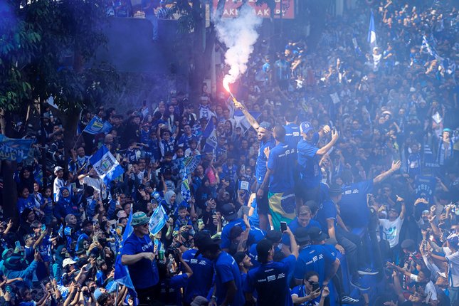 Euforia Bobotoh Warnai Konvoi Juara