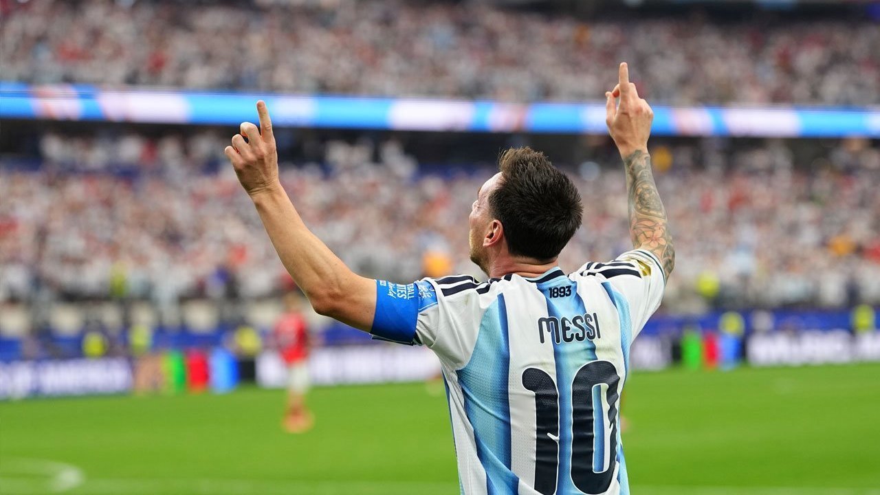 Lionel Messi yang Menyatukan Magis dan Sejarah