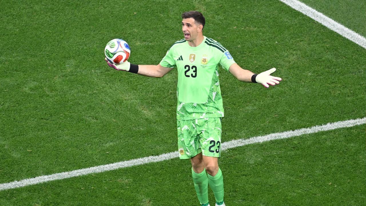 Aston Villa Tetapkan Harga Emi Martinez 10 Juta Euro, dan Bagi Juventus Masih Kemahalan