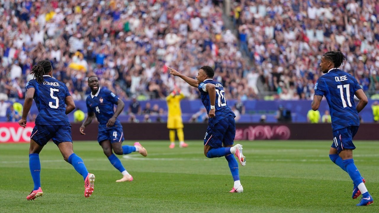 Catatan Menarik Prancis vs Irak: Rekor Baru Kylian Mbappe Warnai Kelolosan Les Bleus Catatan Menarik Prancis vs Irak: Rekor Baru Kylian Mbappe Warnai Kelolosan Les Bleus