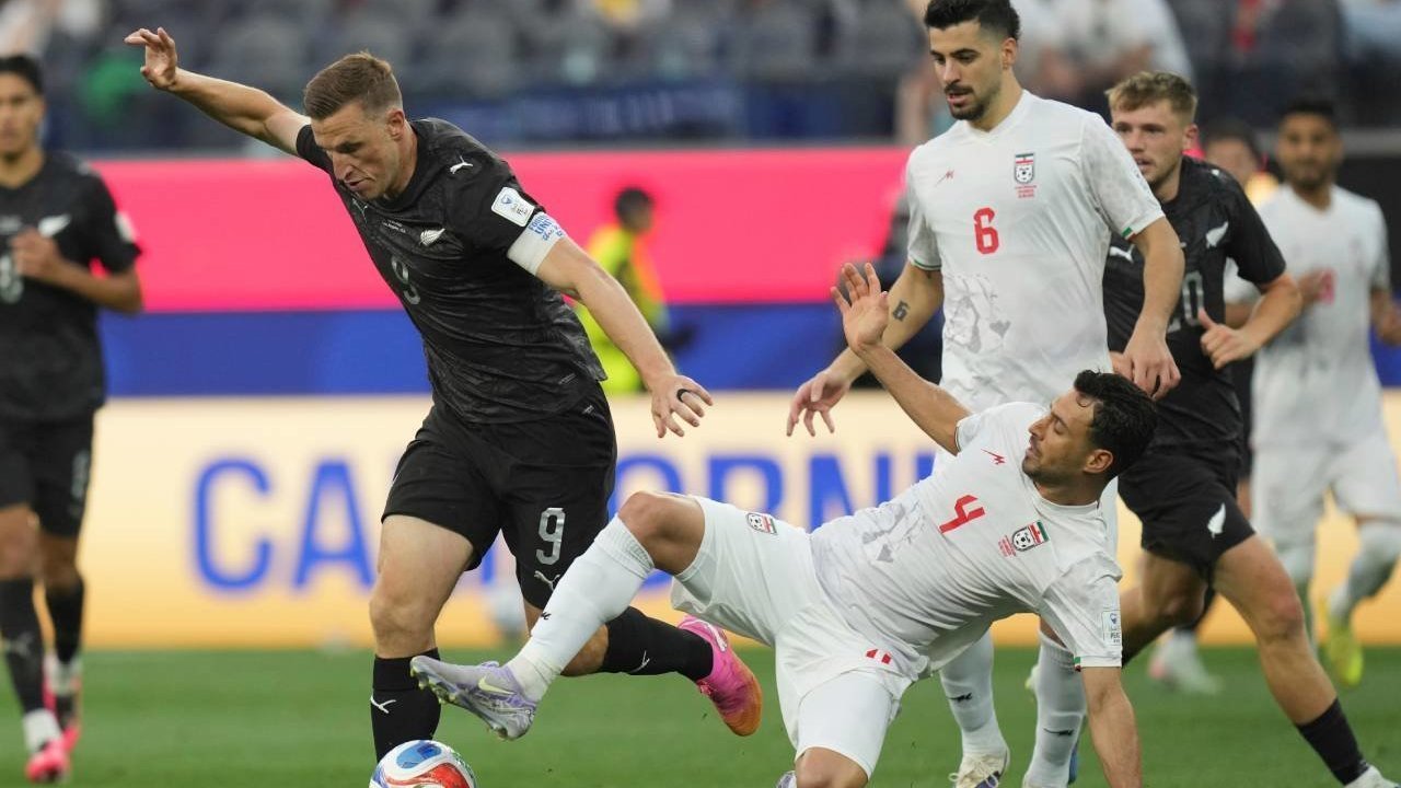 Salah Sebut Nama Iran dan Selandia Baru Saat Siaran Piala Dunia 2026, Komentator Asal Turki Langsung Dipecat Salah Sebut Nama Iran dan Selandia Baru Saat Siaran Piala Dunia 2026, Komentator Asal Turki Langsung Dipecat