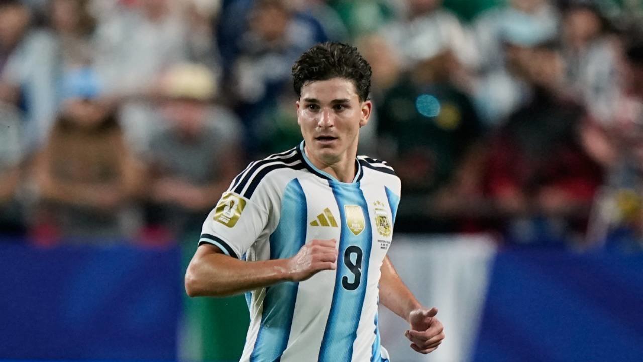 Makin Panas! 5 Opsi Klub Baru Julian Alvarez, Barcelona Jadi Tujuan Impian Makin Panas! 5 Opsi Klub Baru Julian Alvarez, Barcelona Jadi Tujuan Impian