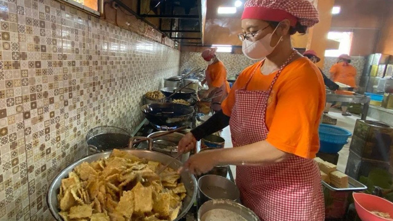 2 Penguasa Perempuan Malang Buktikan UMKM Bisa Tumbuh Bersama KUR BRI Lewat Keripik Tempe dan Kosmetik 2 Penguasa Perempuan Malang Buktikan UMKM Bisa Tumbuh Bersama KUR BRI Lewat Keripik Tempe dan Kosmetik