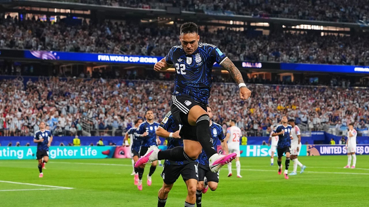 FIFA Kabulkan Permintaan Argentina: Jersey Biru Tua Dipakai Lawan Inggris, Takhayul atau Senjata Psikologis?