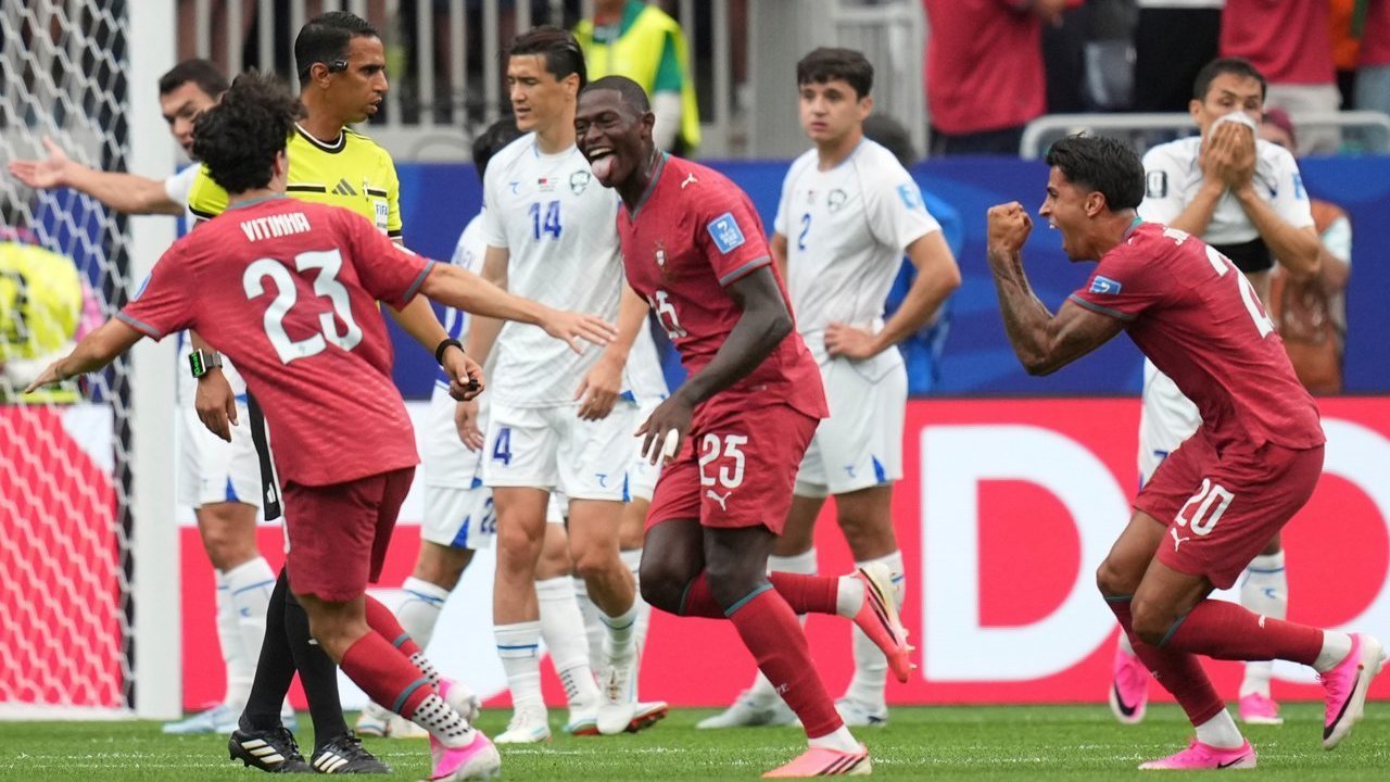 Di Balik Kemenangan Telak Portugal: Trik Ronaldo dan Nuno Mendes yang Mengecoh Uzbekistan Di Balik Kemenangan Telak Portugal: Trik Ronaldo dan Nuno Mendes yang Mengecoh Uzbekistan