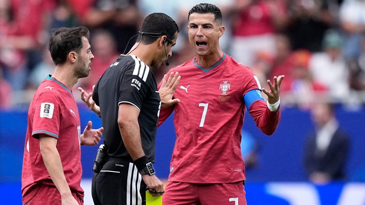 Thierry Henry Sentil Ego Cristiano Ronaldo: Portugal yang Harus Cetak Gol, Bukan Anda! Thierry Henry Sentil Ego Cristiano Ronaldo: Portugal yang Harus Cetak Gol, Bukan Anda!