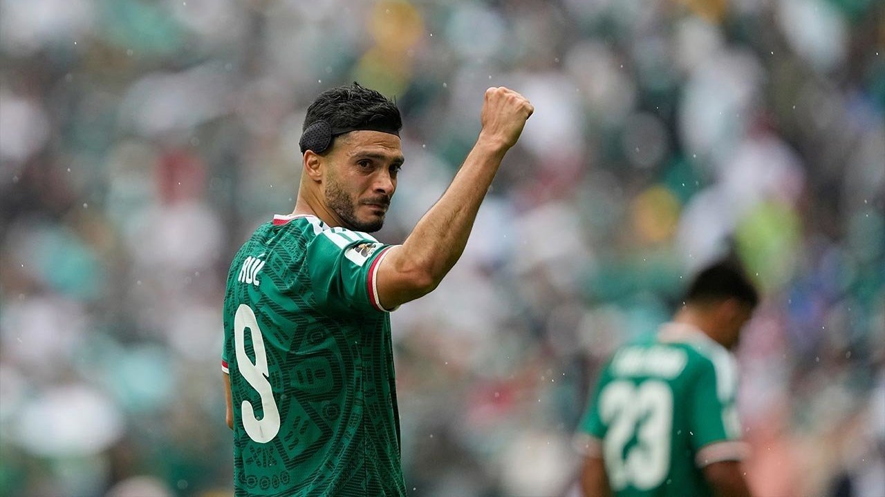 Meksiko vs Afrika Selatan: Air Mata dan Hari Sempurna Raul Jimenez Meksiko vs Afrika Selatan: Air Mata dan Hari Sempurna Raul Jimenez