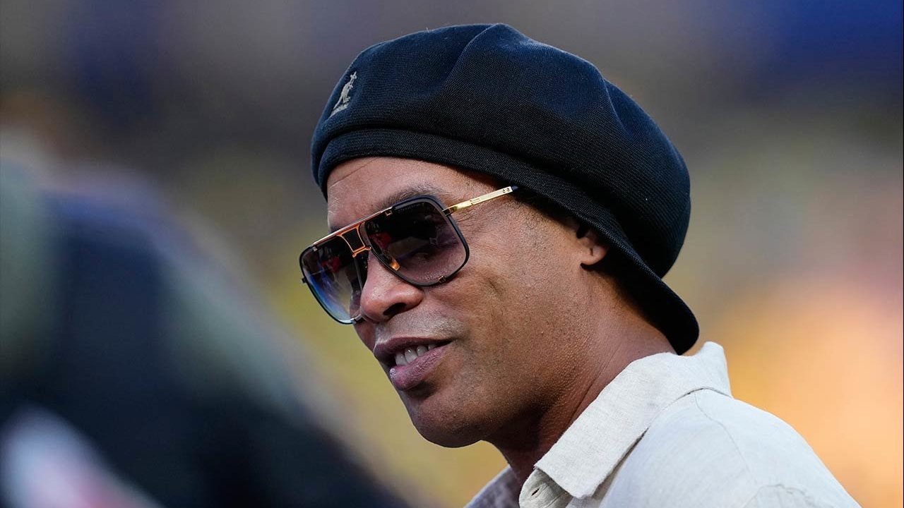 Kejutan! Ronaldinho Gabung Klub Serie C Italia Ravenna Kejutan! Ronaldinho Gabung Klub Serie C Italia Ravenna