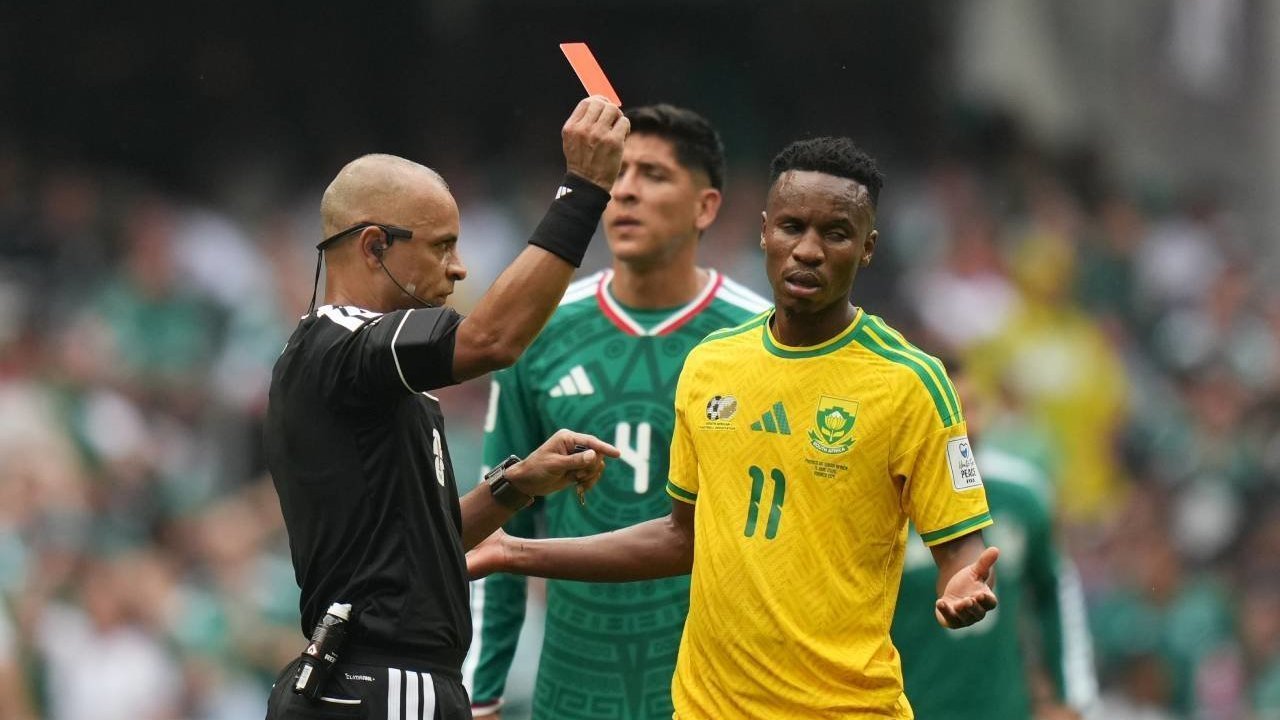 Piala Dunia 2026 Dibuka dengan 3 Kartu Merah, Wasit Makin Tegas? Piala Dunia 2026 Dibuka dengan 3 Kartu Merah, Wasit Makin Tegas?