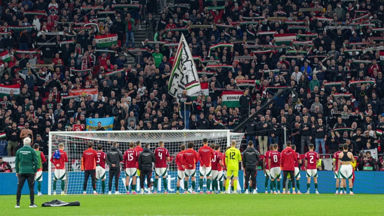 Ngeri! Duel Hungaria vs Kazakhstan Nyaris Berujung Petaka Gegara Kamera Terjun Bebas ke Lapangan Ngeri! Duel Hungaria vs Kazakhstan Nyaris Berujung Petaka Gegara Kamera Terjun Bebas ke Lapangan